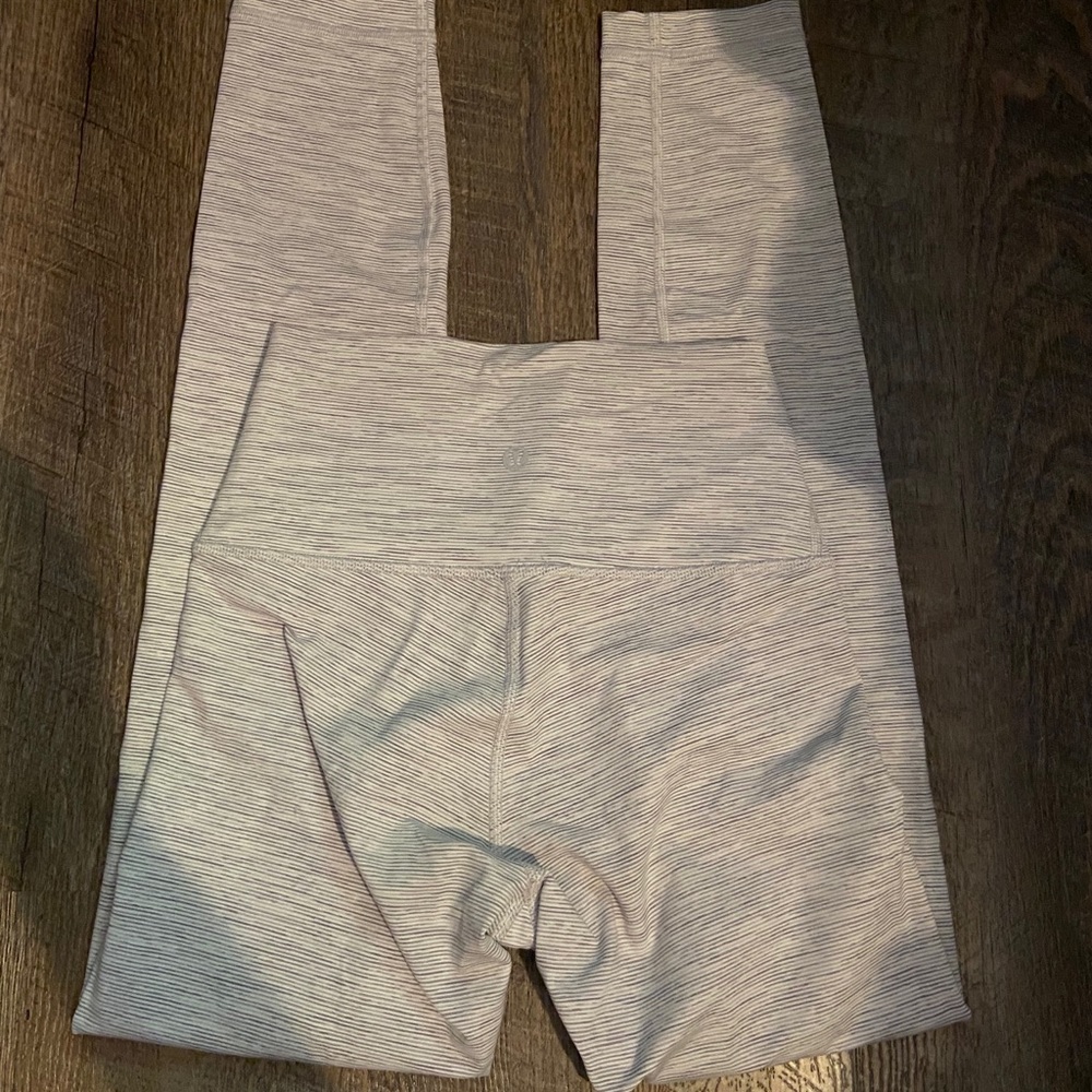 Lululemon wunder under - Picture 3 of 4